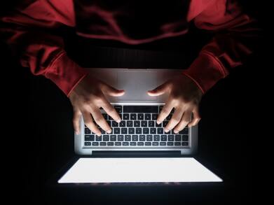 macOS 26.4 update lets you stop your MacBook from charging to 100%