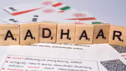 Aadhaar Card рд╕реЗ рдХреМрди рд╕рд╛ рдореЛрдмрд╛рдЗрд▓ рдирдВрдмрд░ рдФрд░ рдИрдореЗрд▓ рдЖрдИрдбреА рд╣реИ рд▓рд┐рдВрдХ? рдШрд░ рдмреИрдареЗ рдРрд╕реЗ рд▓рдЧрд╛рдПрдВ рдкрддрд╛