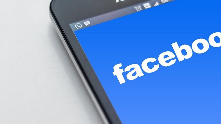 Facebook पर कौन कर सकता है आपको फॉलो? इस तरीके से खुद करें सेटिंग facebook-