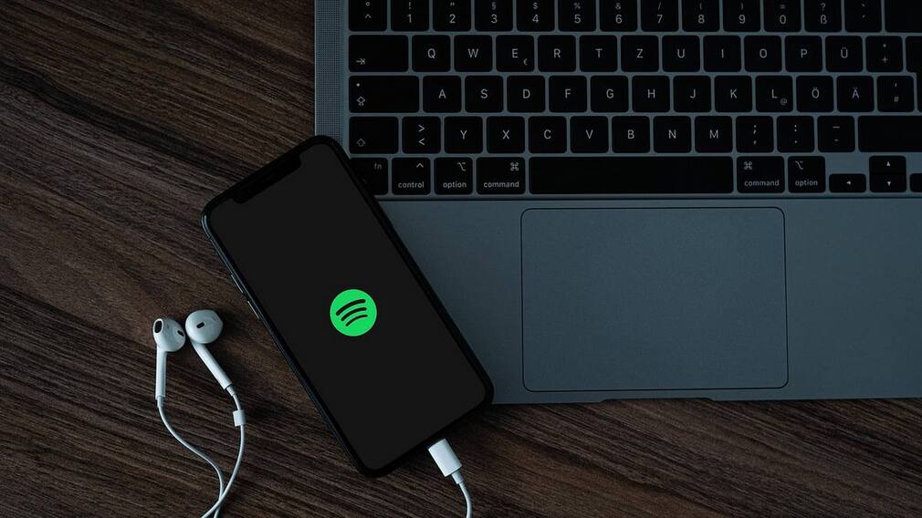 Spotify to roll out auto-generated transcripts for podcasts