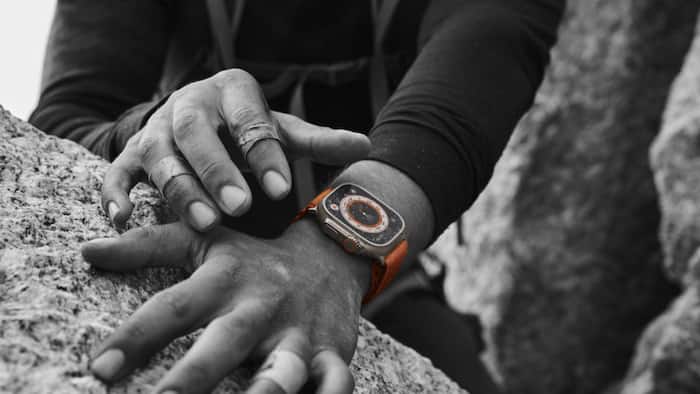 Apple decided to preemptively comply with ITC's orders by halting the sales of its two Watch models.