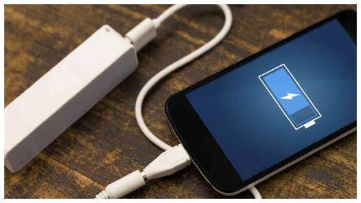 स्मार्टफोन की बैटरी के जल्दी खत्म होने से हो गए हैं परेशान, ये पांच यूजफुल टिप्स आएंगे आपके काम