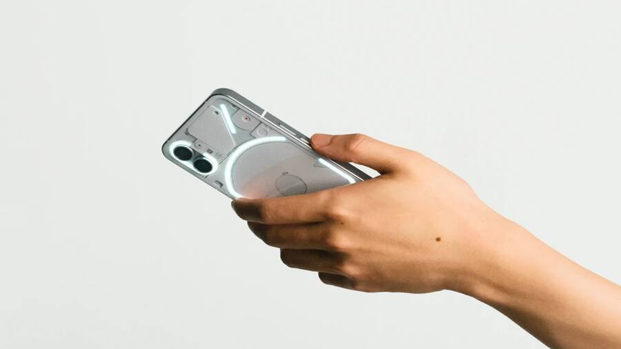 Valentine’s Day: सिर्फ 4,749 रुपये में Nothing Phone (1), इन स्मार्टफोन्स पर भी मिल रही धांसू डील Nothing Phone (1)
