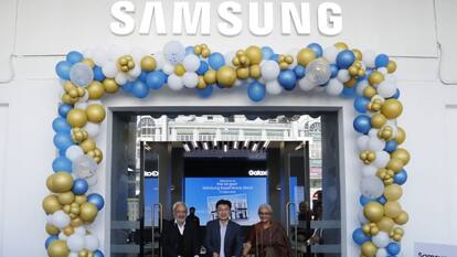 Samsung inaugurates its largest experience store in New Delhi: Check major offers here
