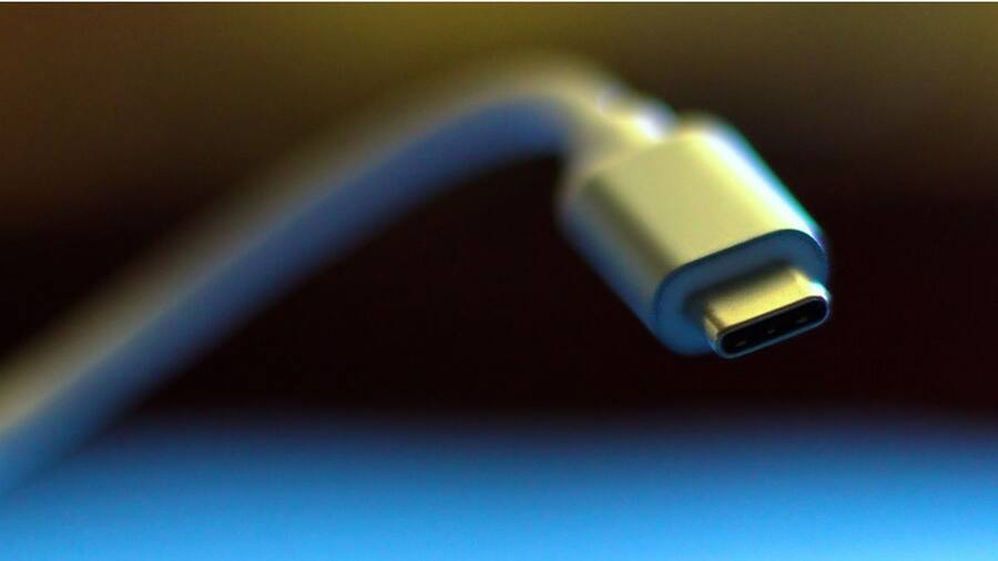 Type C चार्जर भारत में होंगे जरूरी! जल्द लागू हो सकती है One Nation One Charger पॉलिसी Type C charger