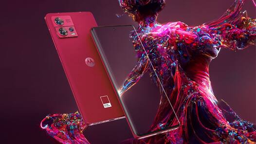 Motorola Edge 30 Fusion Viva Magenta to go on sale on Flipkart today at 3 pm: Price, offers