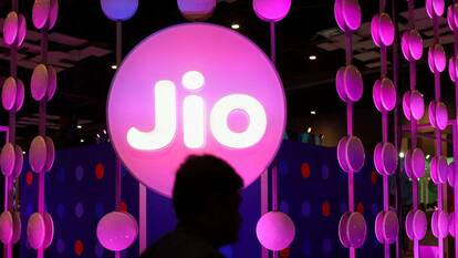 Jio Valentine's Day offer gives extra data, flight and food vouchers