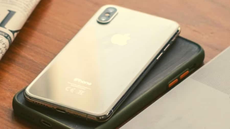 Apple लाने वाला है कमाल का फीचर, iPhone से ही चार्ज हो जाएंगे AirPods Apple iPhone