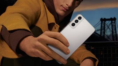 Samsung Galaxy S22 को सिर्फ 27 हजार रुपये में खरीदें, जानें क्या है डील