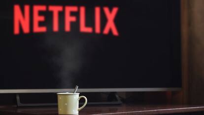 Netflix: How to remove someone from using your account