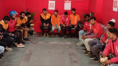 Zomato builds shelter points with internet, washrooms for delivery partners