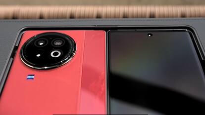 Vivo X Fold 2 के ऑफिशियल लॉन्च से पहले अनबॉक्सिंग का वीडियो आया सामने, जानें खूबियां