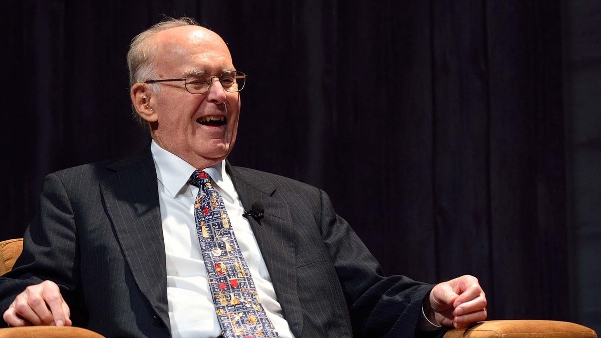 Gordon Moore, Intel's co-founder and creator of Moore's law, passes away