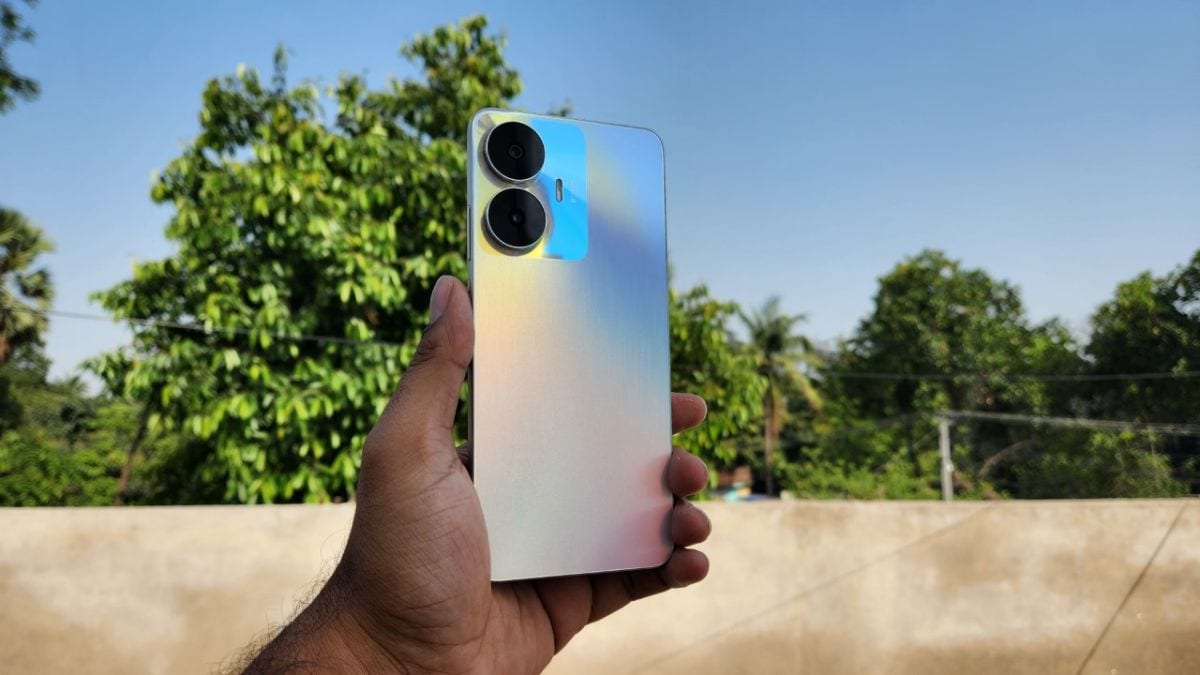 Review of the budget smartphone realme C55: unusual in everything