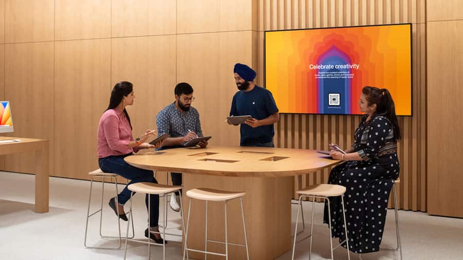 Apple Saket Store हुआ ओपन, Tim Cook ने कहा- दिल्ली, थैंक यू! Apple-Delhi