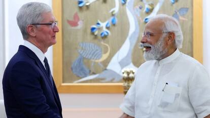 Apple Store लॉन्चिंग के लिए दिल्ली पहुंचे टिम कुक, PM Modi से की खास मुलाकात