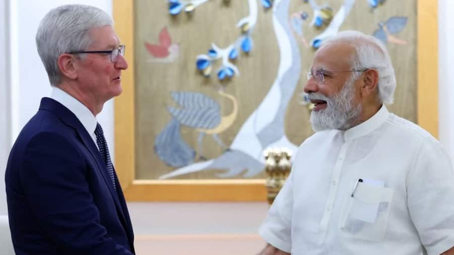 Apple Store लॉन्चिंग के लिए दिल्ली पहुंचे टिम कुक, PM Modi से की खास मुलाकात Tim Cook Pm Modi