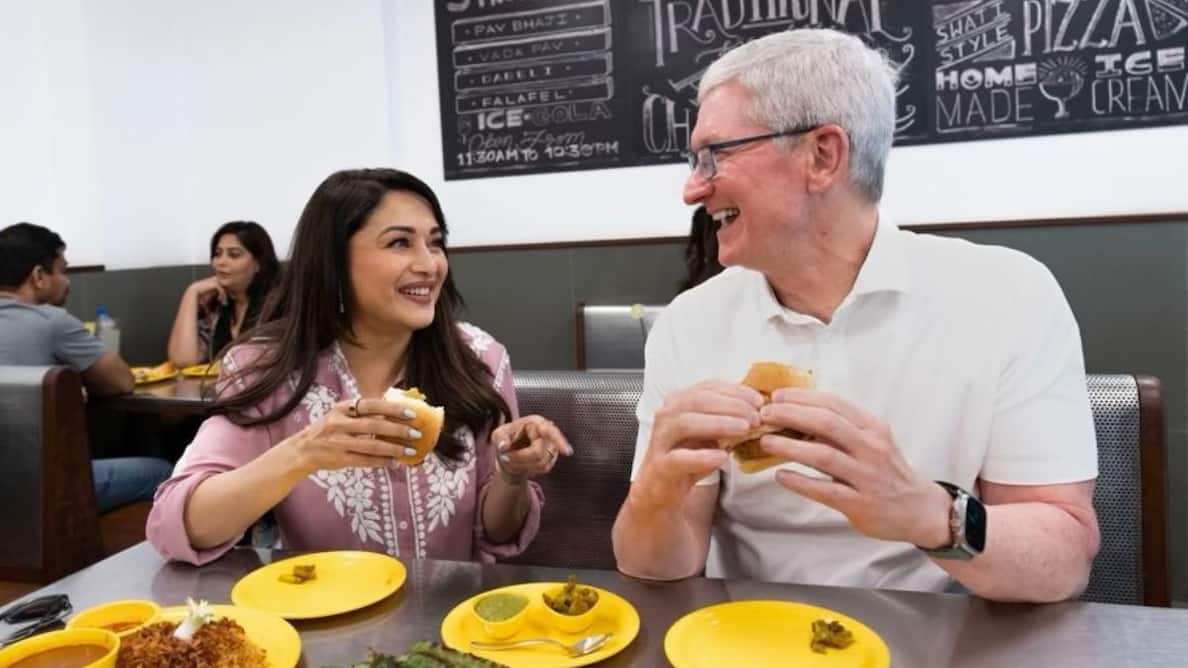 Apple BKC की ग्रैंड ओपनिंग, CEO टिम कुक का मुंबइया स्टाइल में स्वागत; देखें तस्वीरें