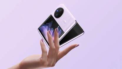 Samsung और Oppo फ्लिप फोन को टक्कर देने आ गया Vivo X Flip, तस्वीरों में देखें गजब लुक