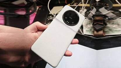 Xiaomi 13 Ultra में मिलेगी गजब तकनीक, 1 प्रतिशत चार्ज रहने पर 60 मिनट चलेगी बैटरी