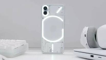 Nothing Phone (1) पर मिल रहा धमाकेदार डिस्काउंट, सस्ते में यूनीक लुक वाले फोन को खरीदने का मौका