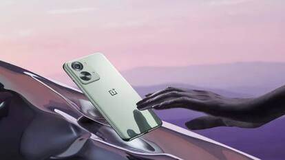 Amazon Sale: सेल में सस्ता मिल रहा OnePlus Nord 2T 5G, अभी खरीदकर बचाएं हजारों रुपये
