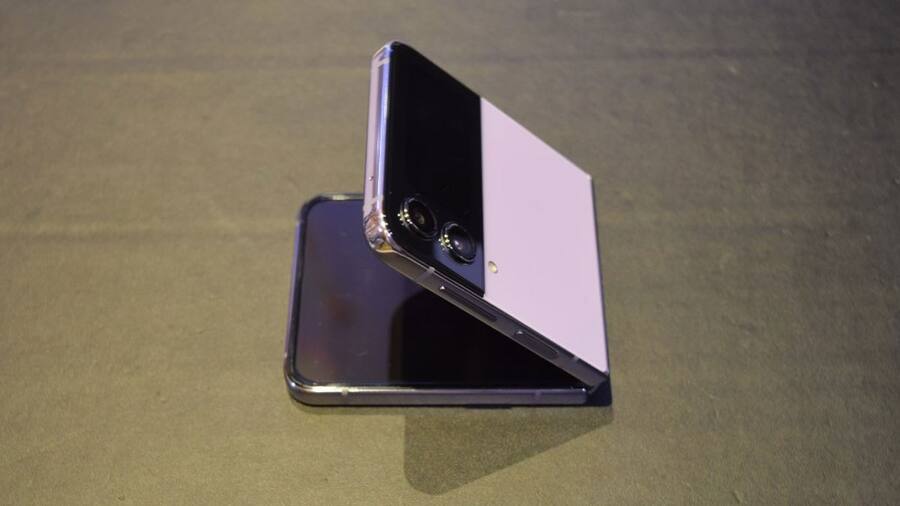 Samsung Galaxy Z Flip 5 में मिलेगा कंप्यूटर वाला फीचर, जानें क्या होंगी खूबियां Samsung-Galaxy-Z-Flip-4