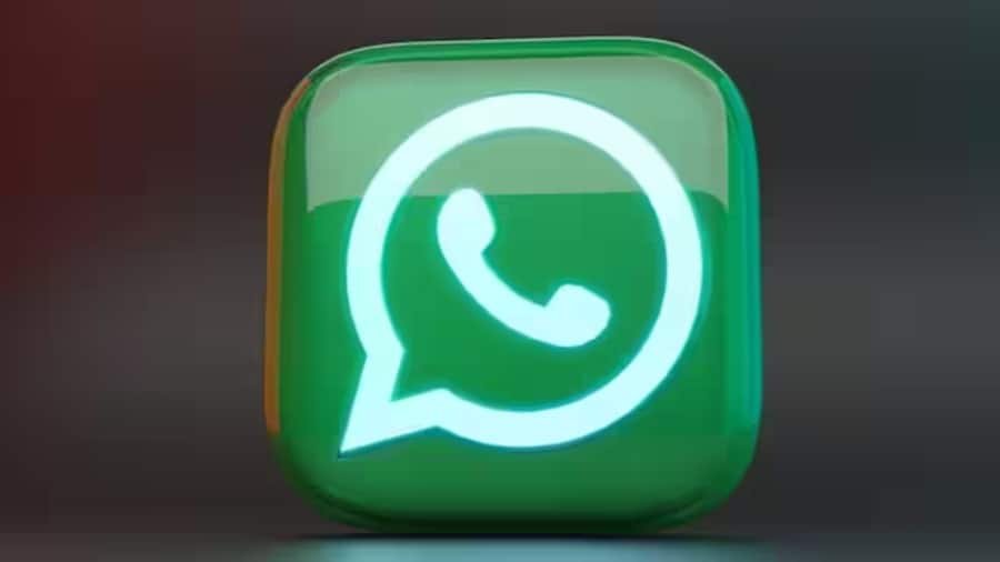 WhatsApp में आ रहा Instagram वाला फीचर, बस क्लिक करके मैसेज पर दे पाएंगे रिएक्शन WhatsApp Finger Lock