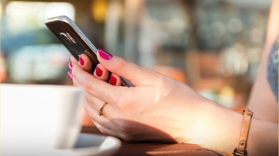 Government blocks 14 apps used by terrorists for chatting in Jammu & Kashmir appban