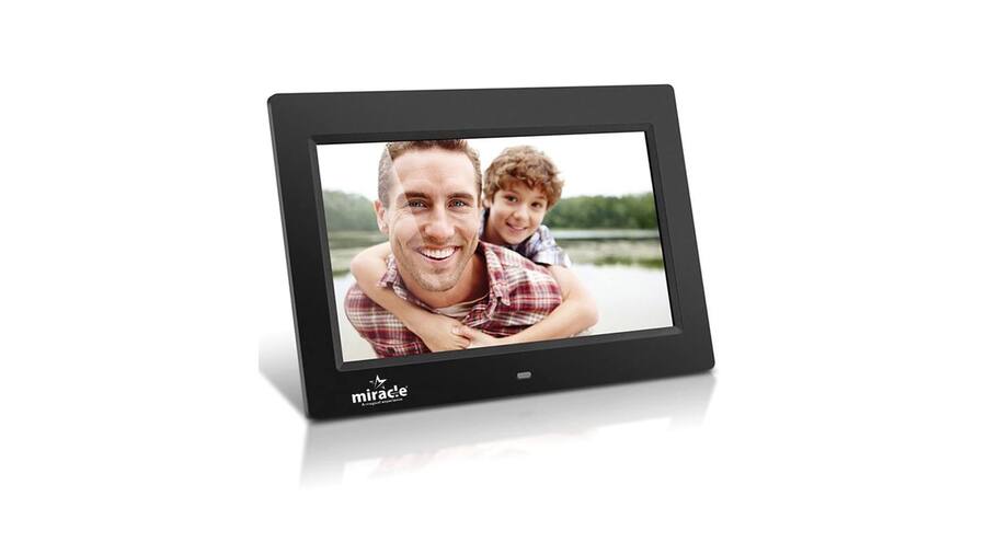 Miracle Digital 7-inch digital frame is available at Rs 3,399