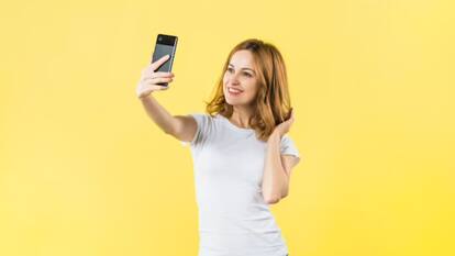 Best Selfie Camera Phones: सेल्फी लवर्स के लिए बेस्ट हैं ये 5 स्मार्टफोन, कीमत भी है बिल्कुल बजट में