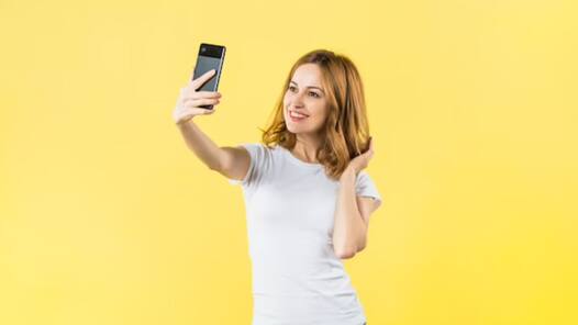 Best Selfie Camera Phones: सेल्फी लवर्स के लिए बेस्ट हैं ये 5 स्मार्टफोन, कीमत भी है बिल्कुल बजट में
