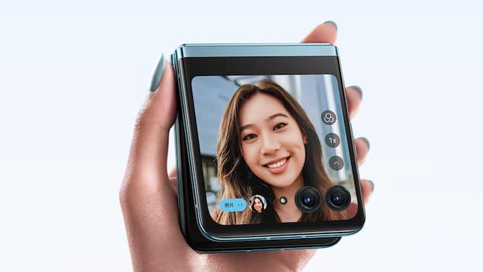 Moto phone