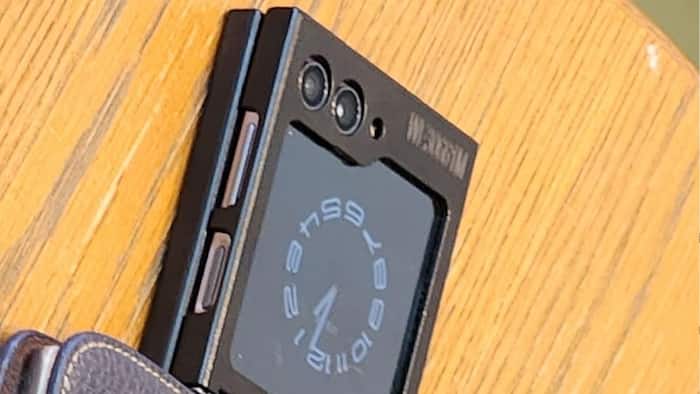 Samsung Galaxy Z Flip 5 live image