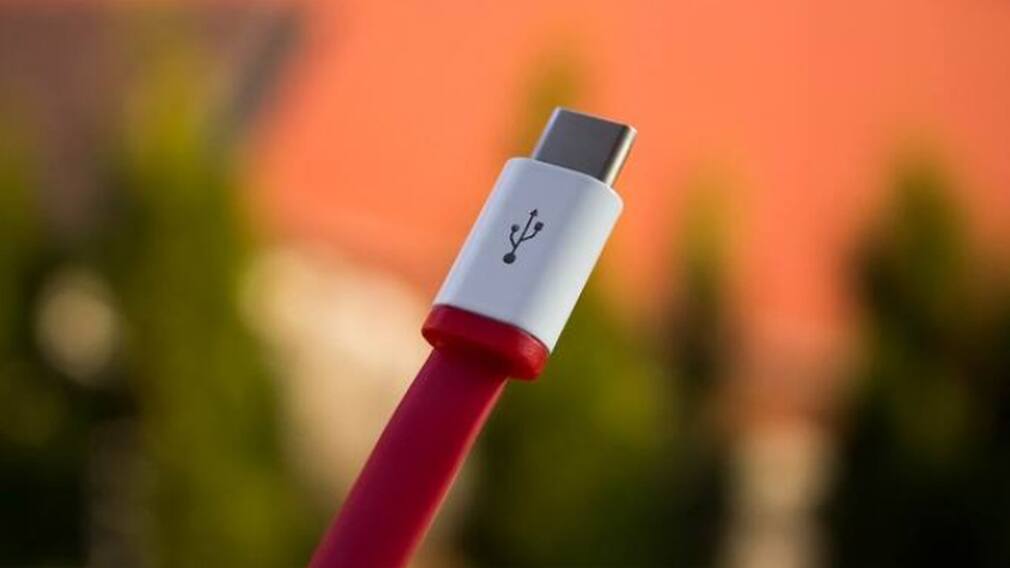 9 out of 10 people in India want standardised charging cables for mobiles: Report