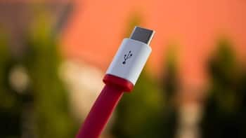9 out of 10 people in India want standardised charging cables for mobiles: Report