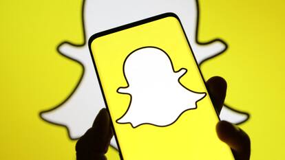 Snapchat will now let users add links to public profiles