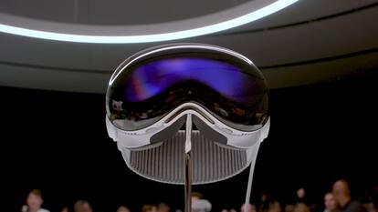 Apple Vision Pro firmware hints three battery models