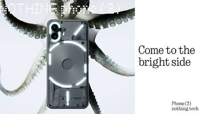 Nothing Phone (1) से कितना अलग है Phone (2), जानें अंतर