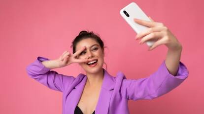 60MP Selfie Camera Phones: 60 मेगापिक्सल सेल्फी कैमरा वाले स्मार्टफोन, कीमत 16 हजार से शुरू