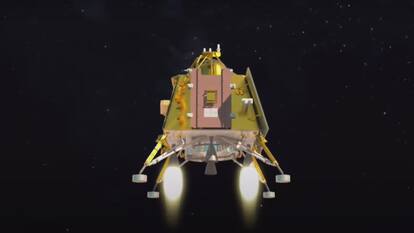 Chandrayaan 3 landing Photos: इस तरह चंद्रयान ने रखे चांद पर अपने कदम, देखें तस्वीरें