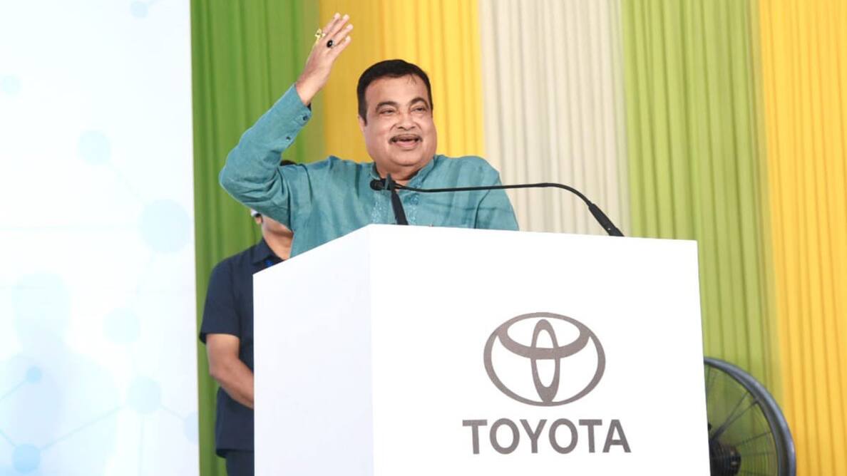 Toyota Innova Flex Fuel: दुनिया की पहली 'इलेक्ट्रिक फ्लेक्स फ्यूल' कार से उठा पर्दा