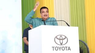 Toyota Innova Flex Fuel: दुनिया की पहली 'इलेक्ट्रिक फ्लेक्स फ्यूल' कार से उठा पर्दा