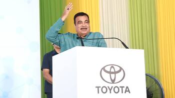 Toyota Innova Flex Fuel: दुनिया की पहली 'इलेक्ट्रिक फ्लेक्स फ्यूल' कार से उठा पर्दा