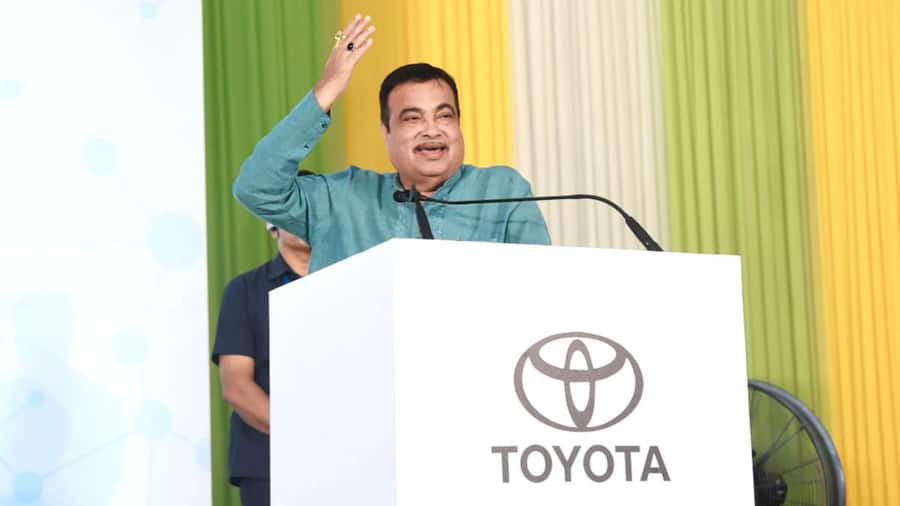 Toyota Innova Flex Fuel: दुनिया की पहली 'इलेक्ट्रिक फ्लेक्स फ्यूल' कार से उठा पर्दा Innove-Flex-Fuel