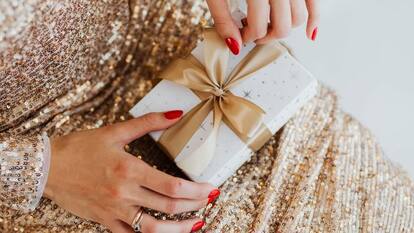 Rakshabandhan Gift Ideas: 1000 रुपये से कम में बहनों को गिफ्ट करें ये ब्यूटी प्रोडक्ट्स, Amazon पर मिल रही बंपर छूट