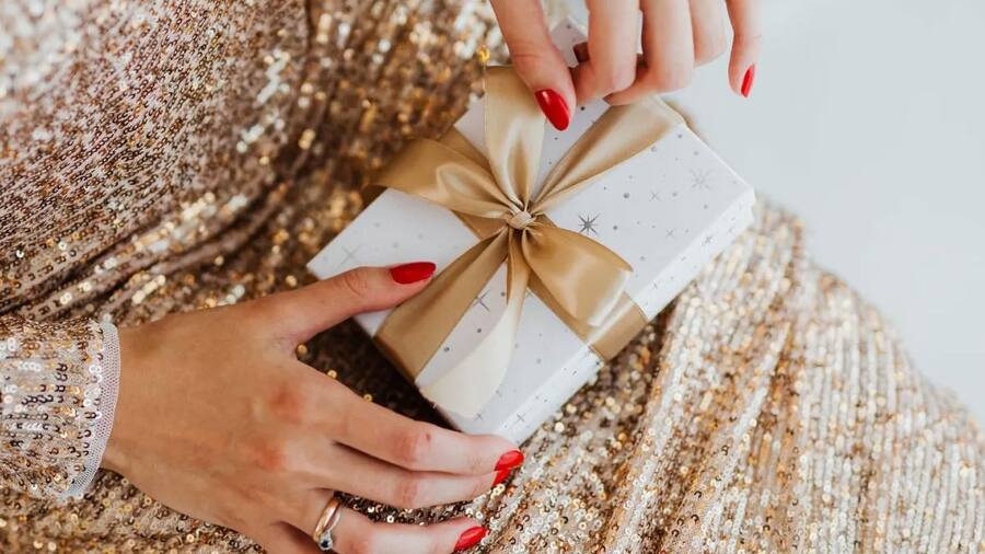 Rakshabandhan Gift Ideas: 1000 रुपये से कम में बहनों को गिफ्ट करें ये ब्यूटी प्रोडक्ट्स, Amazon पर मिल रही बंपर छूट Rakshabandhan-Gift-ideas1