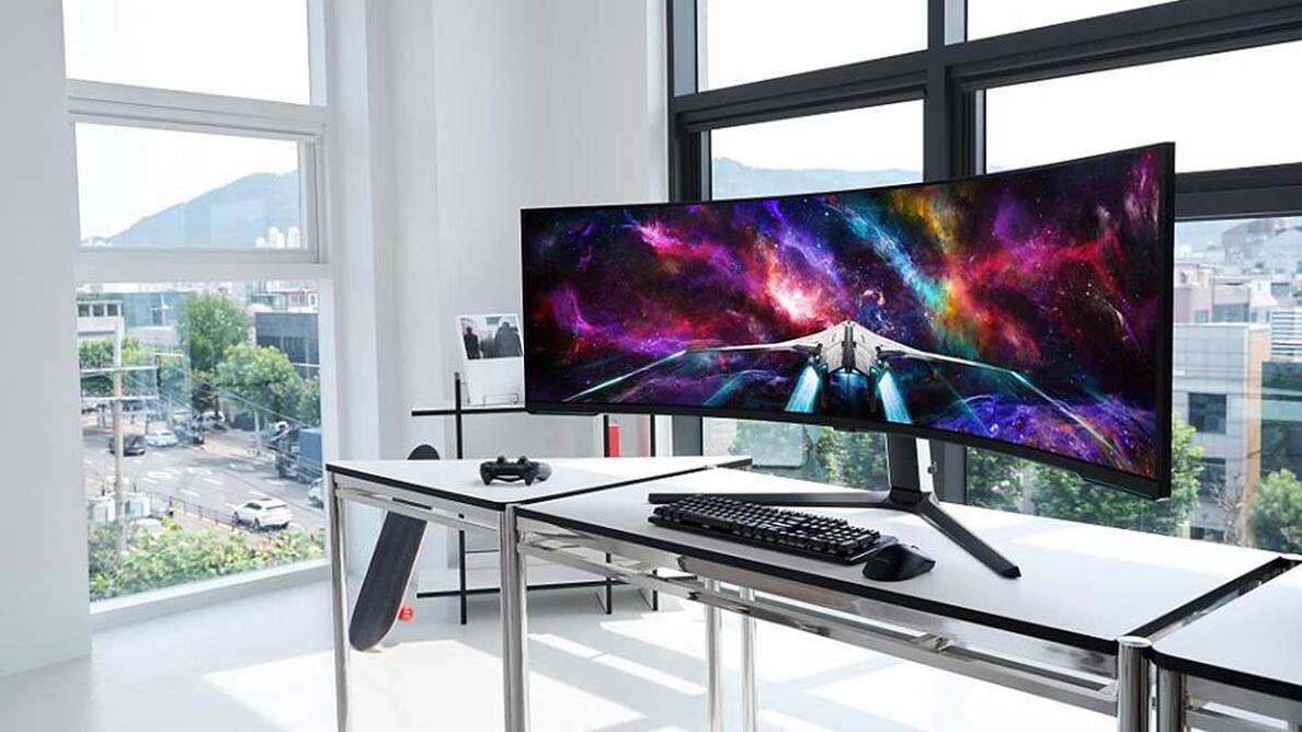 Samsung launches a monitor featuring world's first dual UHD display