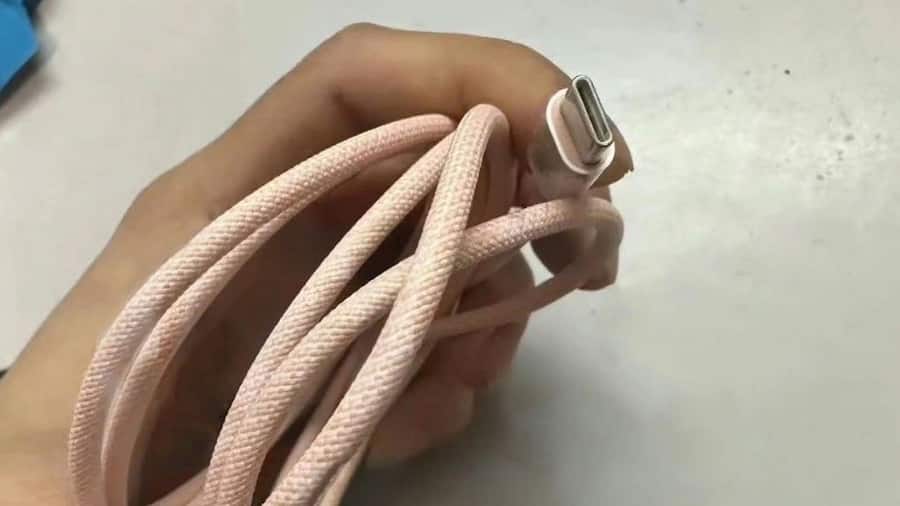 iPhone 15 का USB Type C केबल लीक, 100W फास्ट चार्जिंग को करेगा सपोर्ट USB-Type-C-Apple
