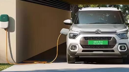 क्या हैं रेयर अर्थ मटीरियल्स, जो बढ़ा रहे इलेक्ट्रिक गाड़ियों की कीमत?